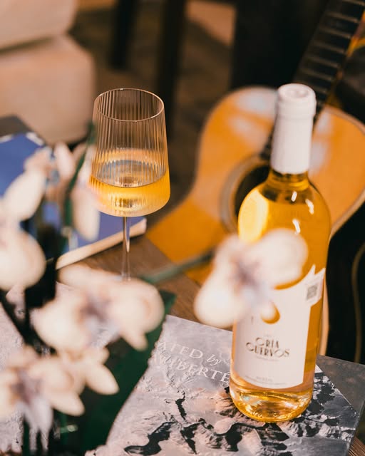 Vino blanco y guitarra